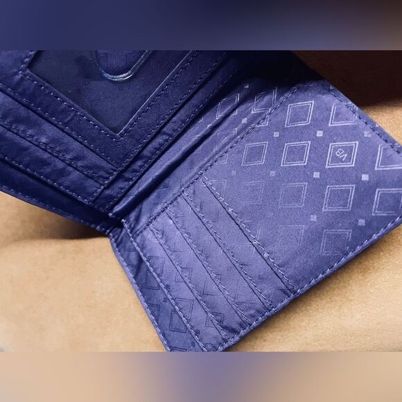 Vera Bradley Wallet Batik Leaves - Picture 4 of 8